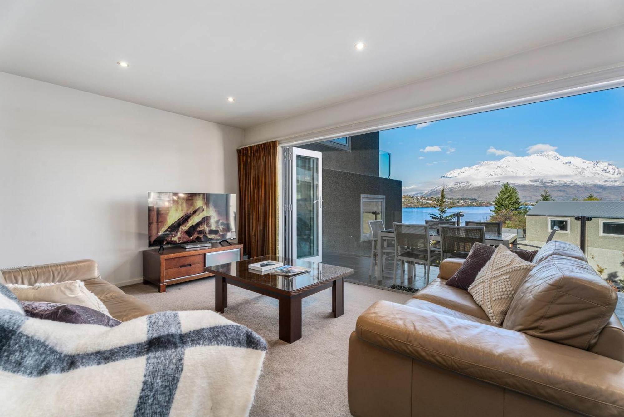 קווינסטאון Lakefront Living - 4 Bedrm Apartment Alpine Vilage מראה חיצוני תמונה
