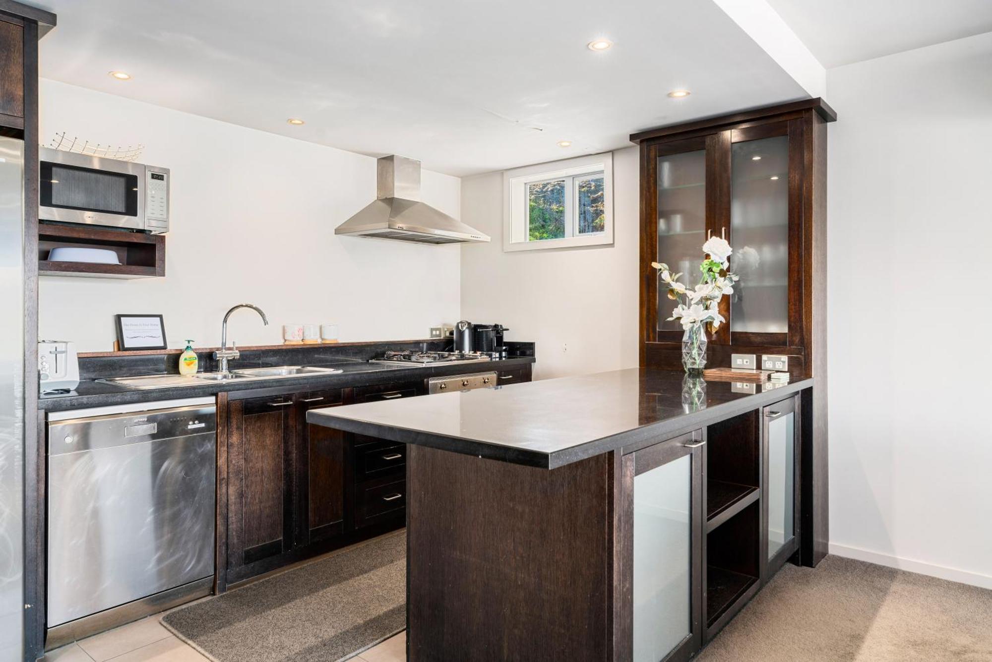 קווינסטאון Lakefront Living - 4 Bedrm Apartment Alpine Vilage מראה חיצוני תמונה